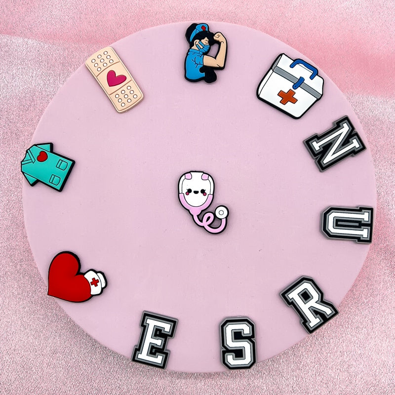 Lots de 13 charms pour Crocs Infirmière