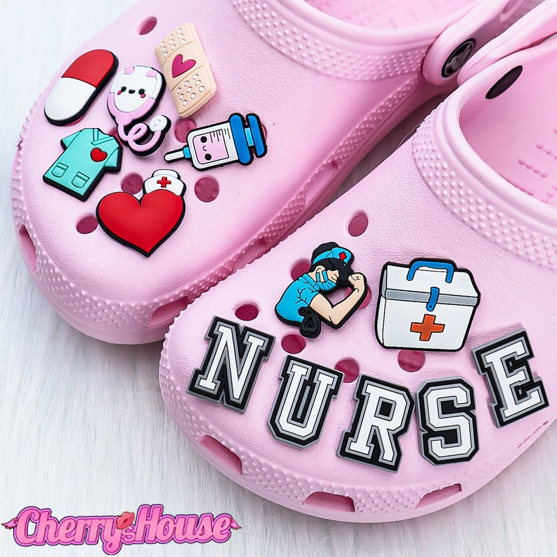 Lots de 13 charms pour Crocs Infirmière