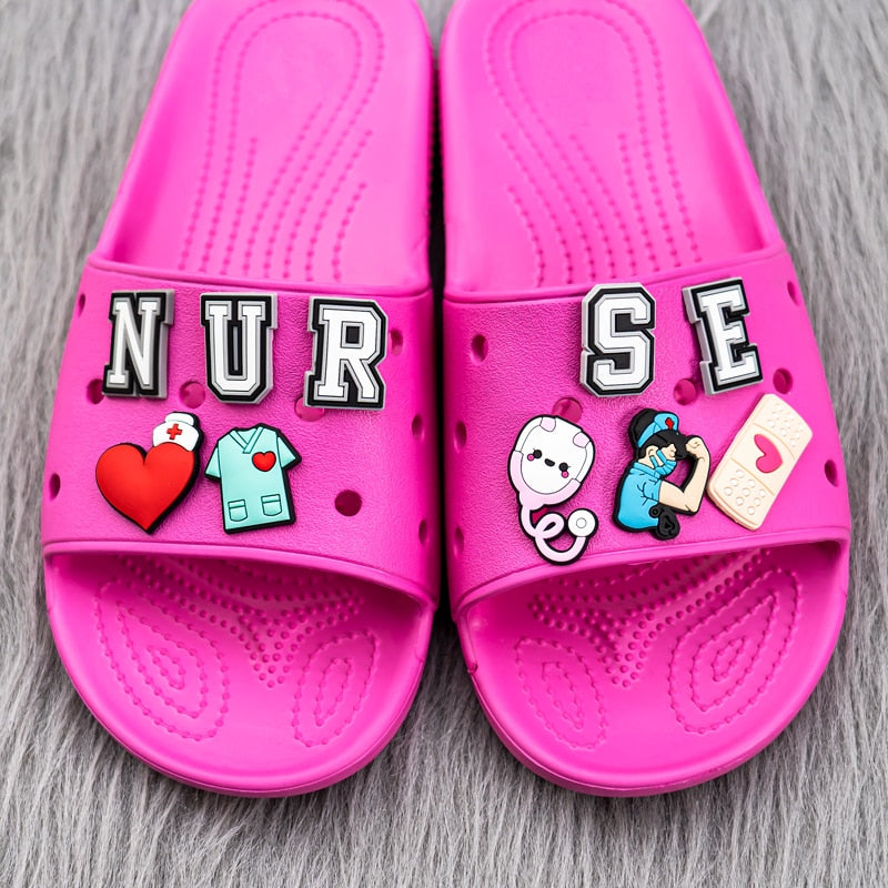 Lots de 13 charms pour Crocs Infirmière
