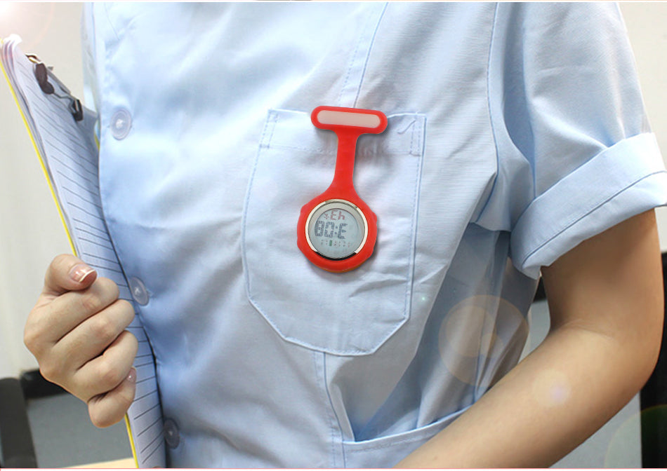 Montre infirmière digitale à cliper sur la blouse