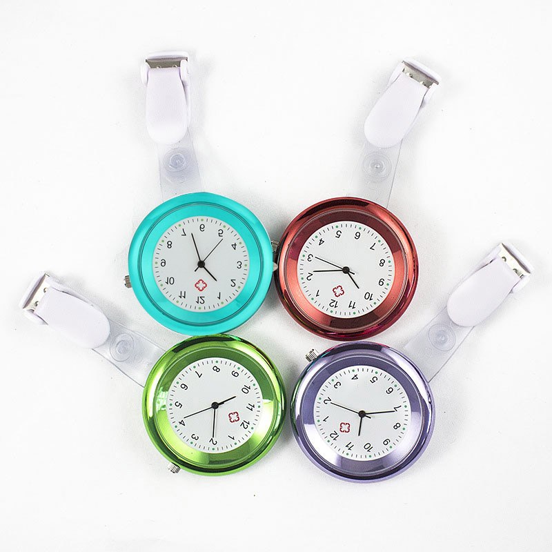 Montre design à clip pour blouse - 7 couleurs | Accessoire infirmière