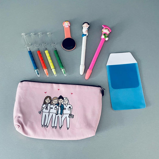 Comment les accessoires aide-soignante de la collection 2023 offrent une aide précieuse aux soignants ?