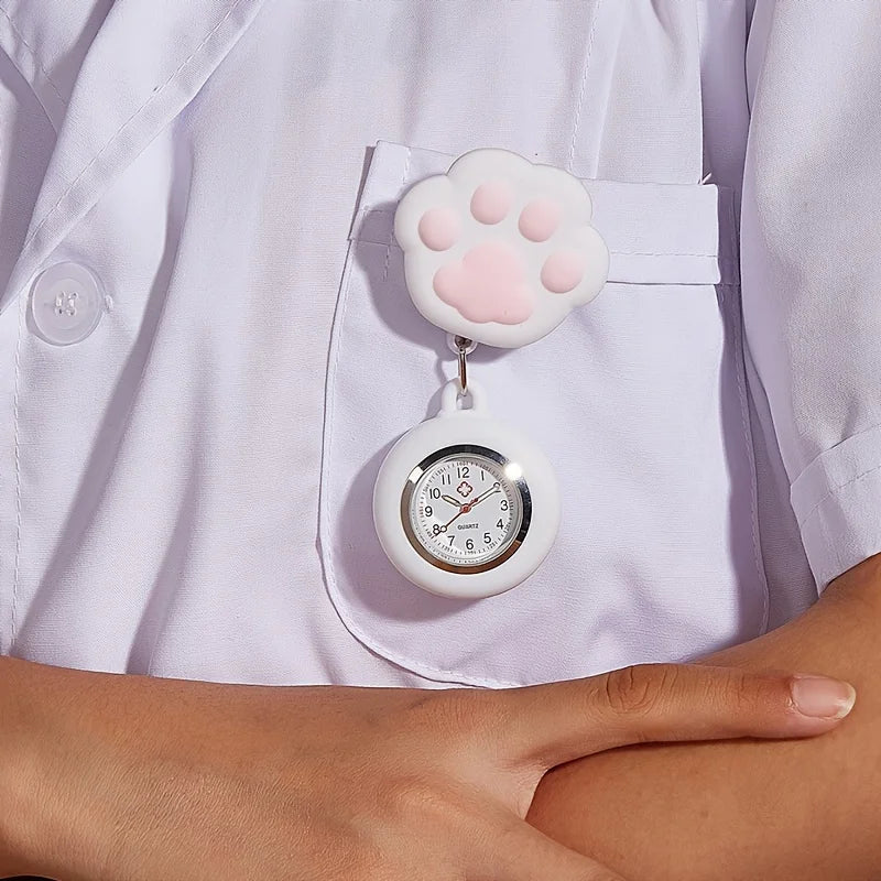 Montre infirmière rétractable "Patte de chat"