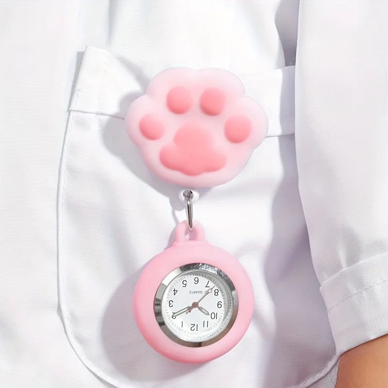 Montre infirmière rétractable "Patte de chat"